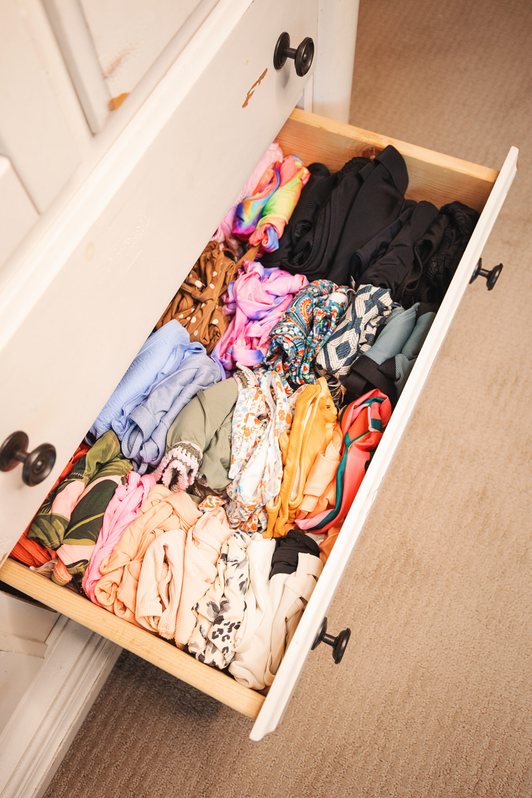 organizing, decluttering, organization, tips for organizing, closet organization, small space hacks, small space tips, organization products, apartment living, apartment hacks, closet organization ideas, closet designs, closet organization ideas small, storage solutions, small spaces